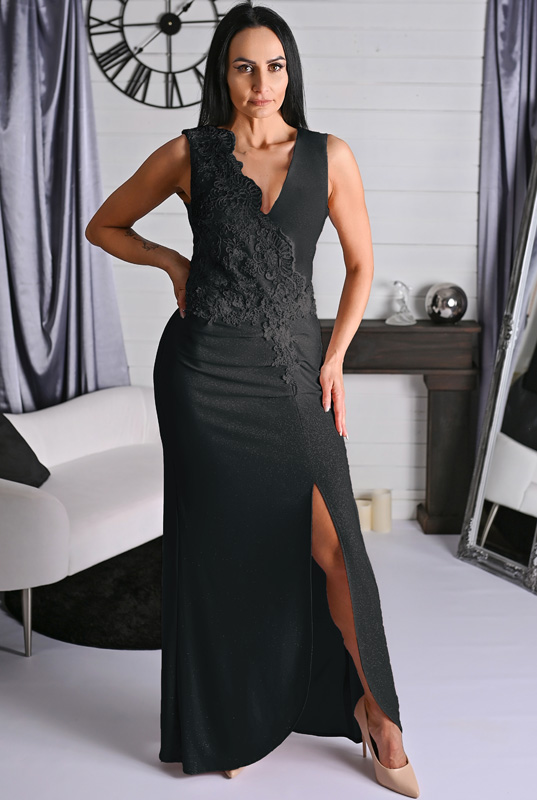 Długa prosta sukienka z koronką na szerokim ramiączku  Loren - czarna z brokatem