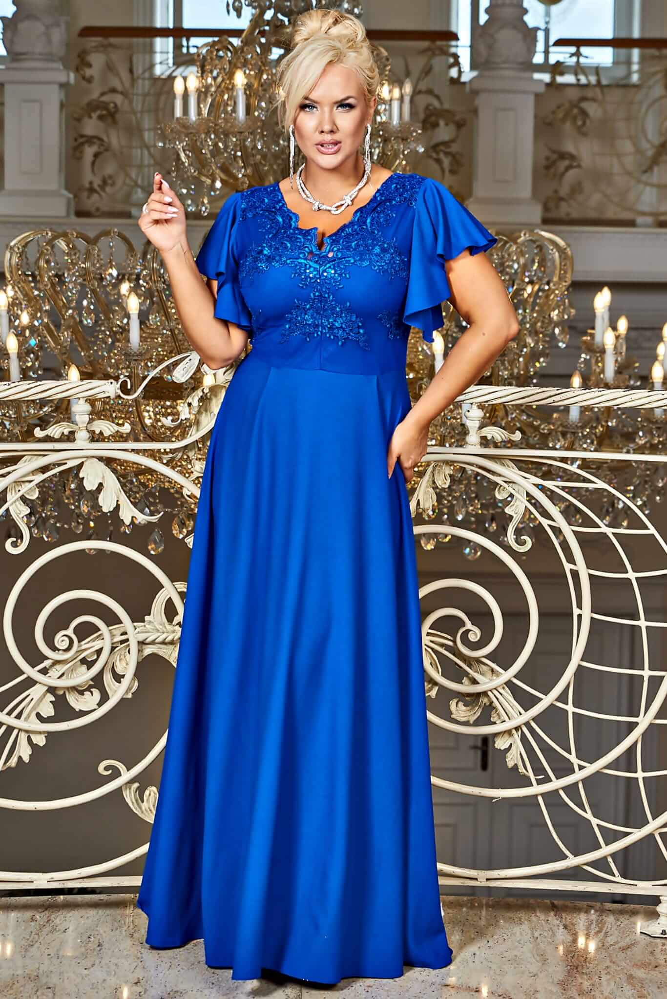 Brokatowa długa suknia z koronką i rękawem motylek - Charlotte 461a - niebieska